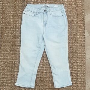 Judy Blue Women's Light Blue Cropped Jeans